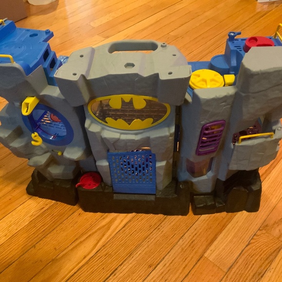 Fisher Price Batman Bat Cave Fold Up Playset 23” x 16” - Picture 5 of 5